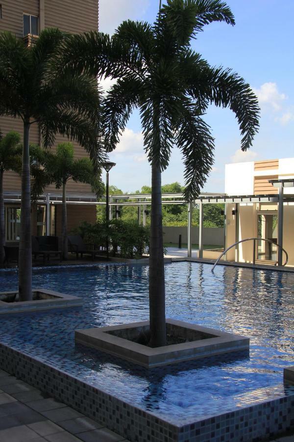 Marquee Residences Angeles Esterno foto